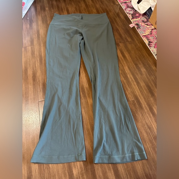 Lululemon Align Ribbed Mini-Flared Pant *Extra Short
Dark Forest W5GDRS nulu 12 - Picture 5 of 7